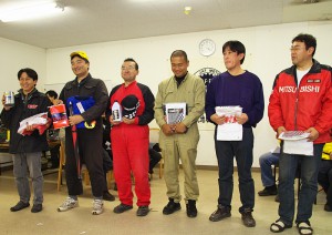 左から藤永、関原、川村、コロリンマクレー、加藤、東郷の各選手