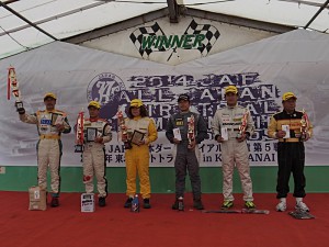左から吉村、梶岡、平塚、太田、岩下、片貝の各選手